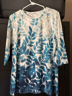 Pretty Stretchy Top 3/4 Sleeves Sz L Brand New